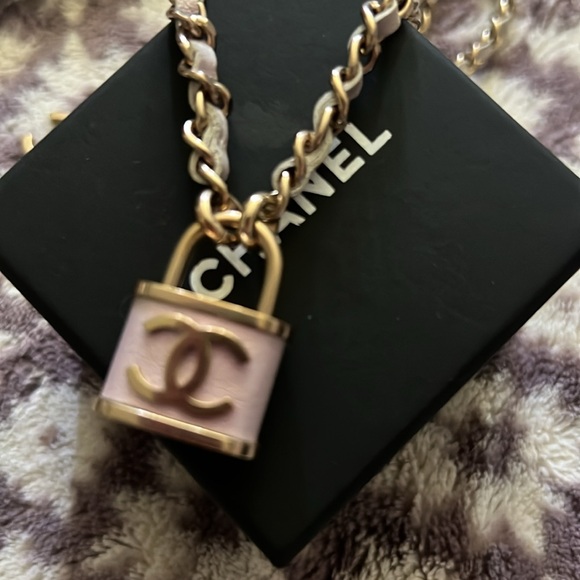 Chanel Gold and lamb leather Chanel Padlock necklace TRADE for Monica! - Picture 5 of 8